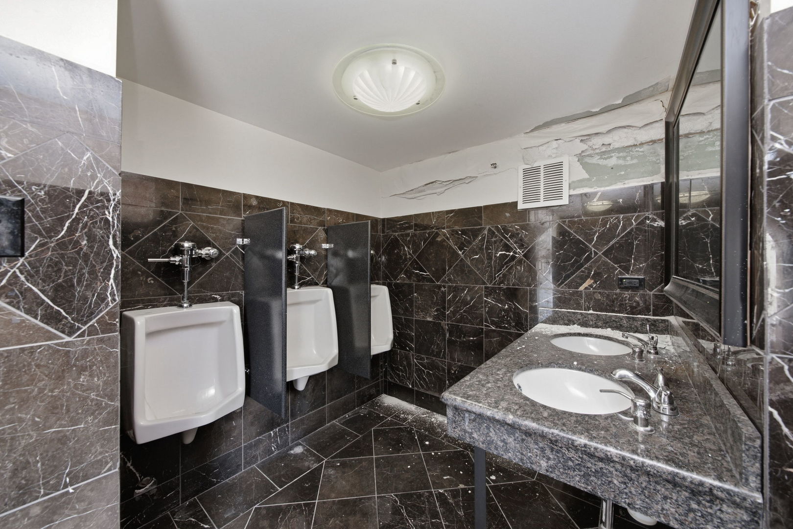 5729 W Chicago Avenue Property Photo 35