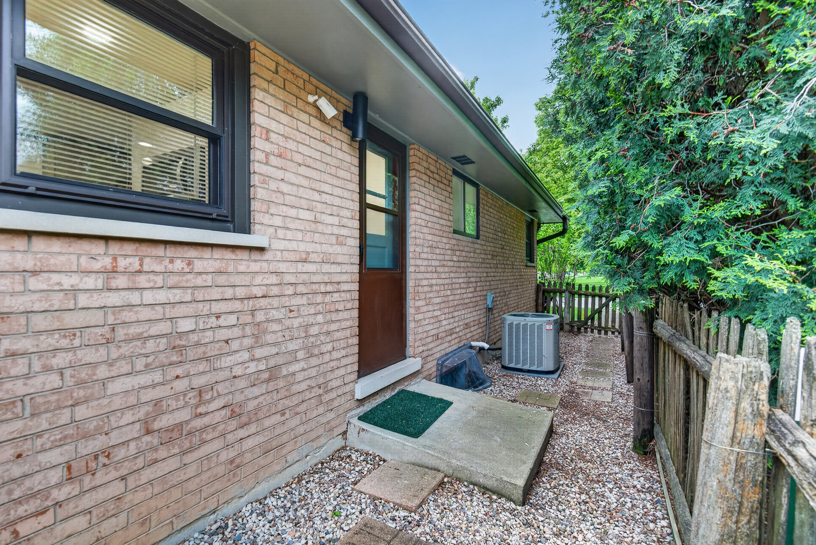516 Eldon Place Property Photo 49