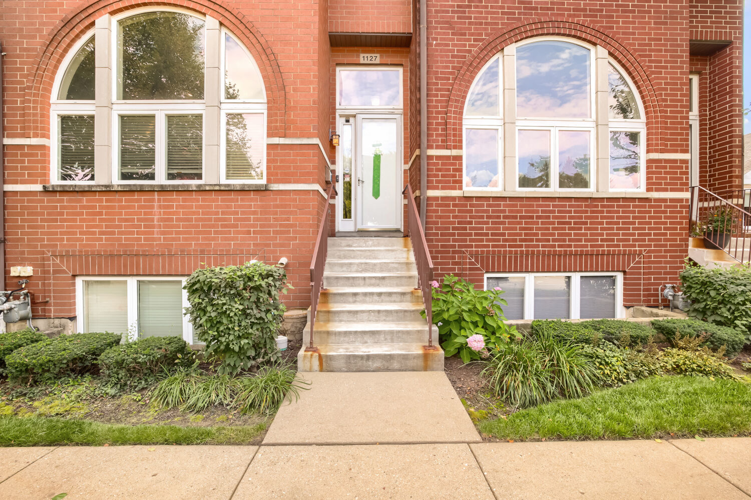1127 E Prairie Avenue Property Photo 2