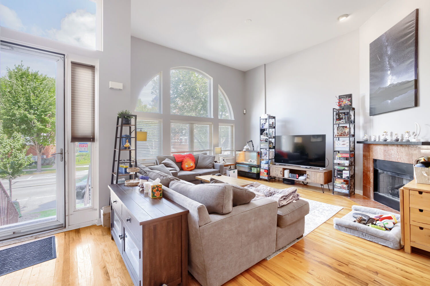 1127 E Prairie Avenue Property Photo 4