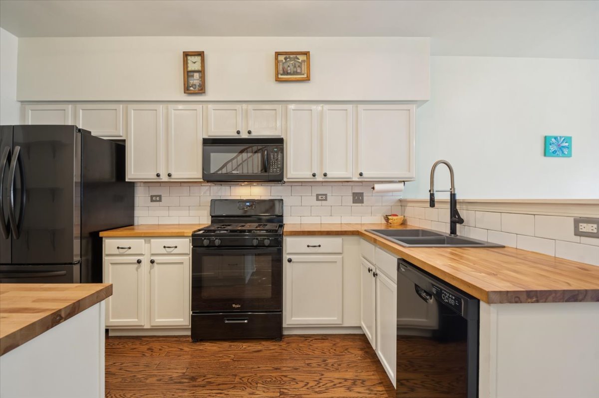 1041 Parkhill Circle 1041 Property Photo 2