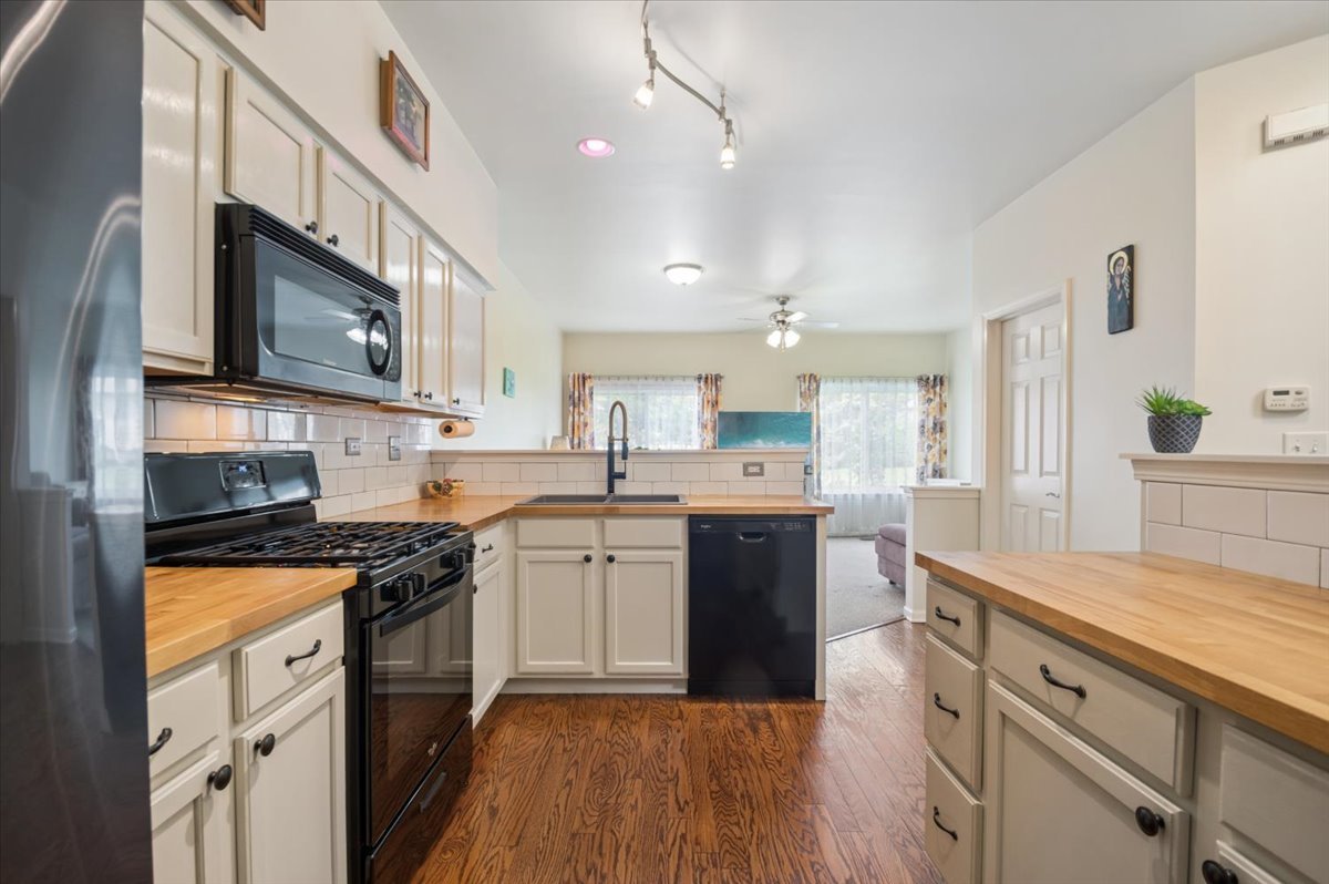 1041 Parkhill Circle 1041 Property Photo 4
