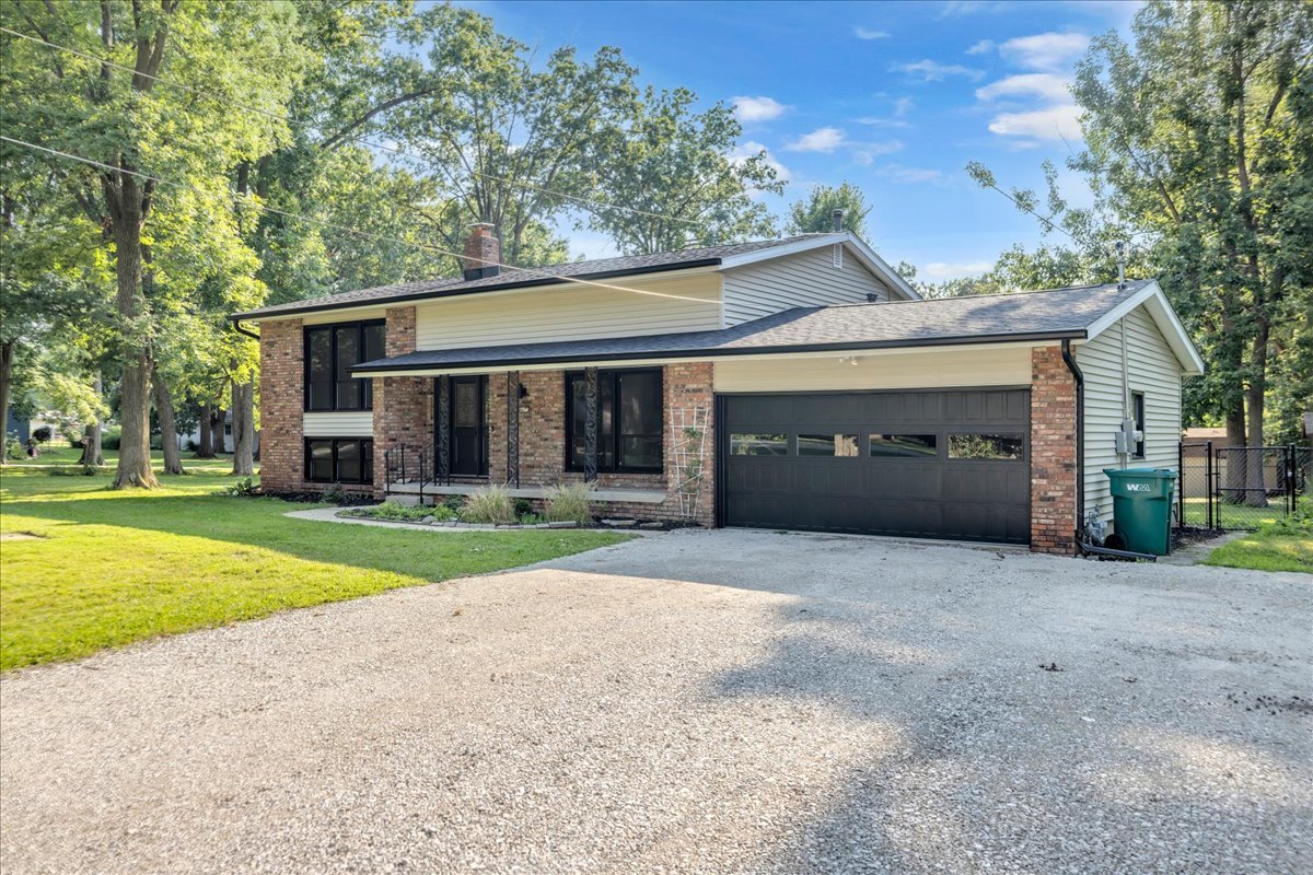 4675 Highcock Drive Property Photo 2