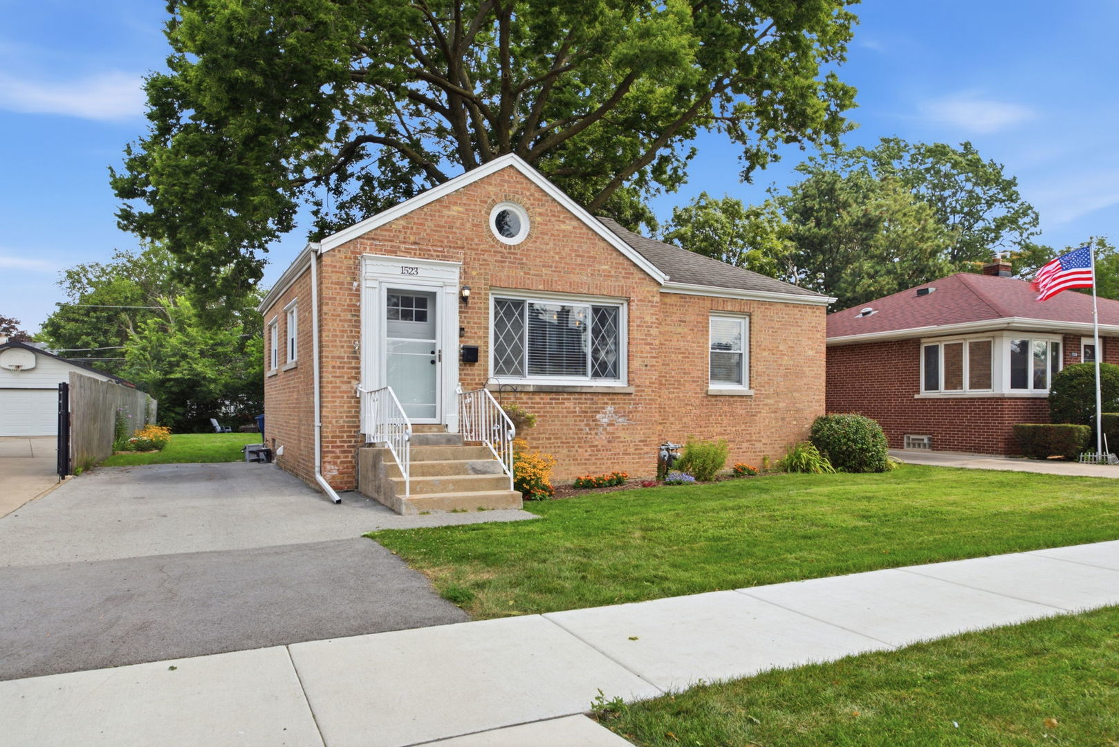 1523 N Rohde Avenue Property Photo 2