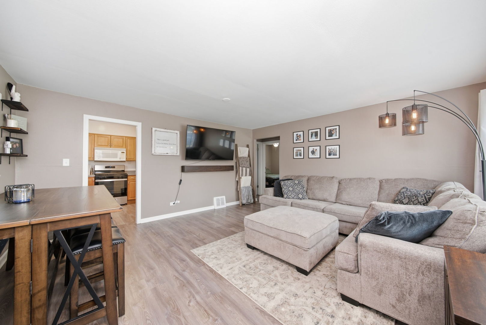 1523 N Rohde Avenue Property Photo 4