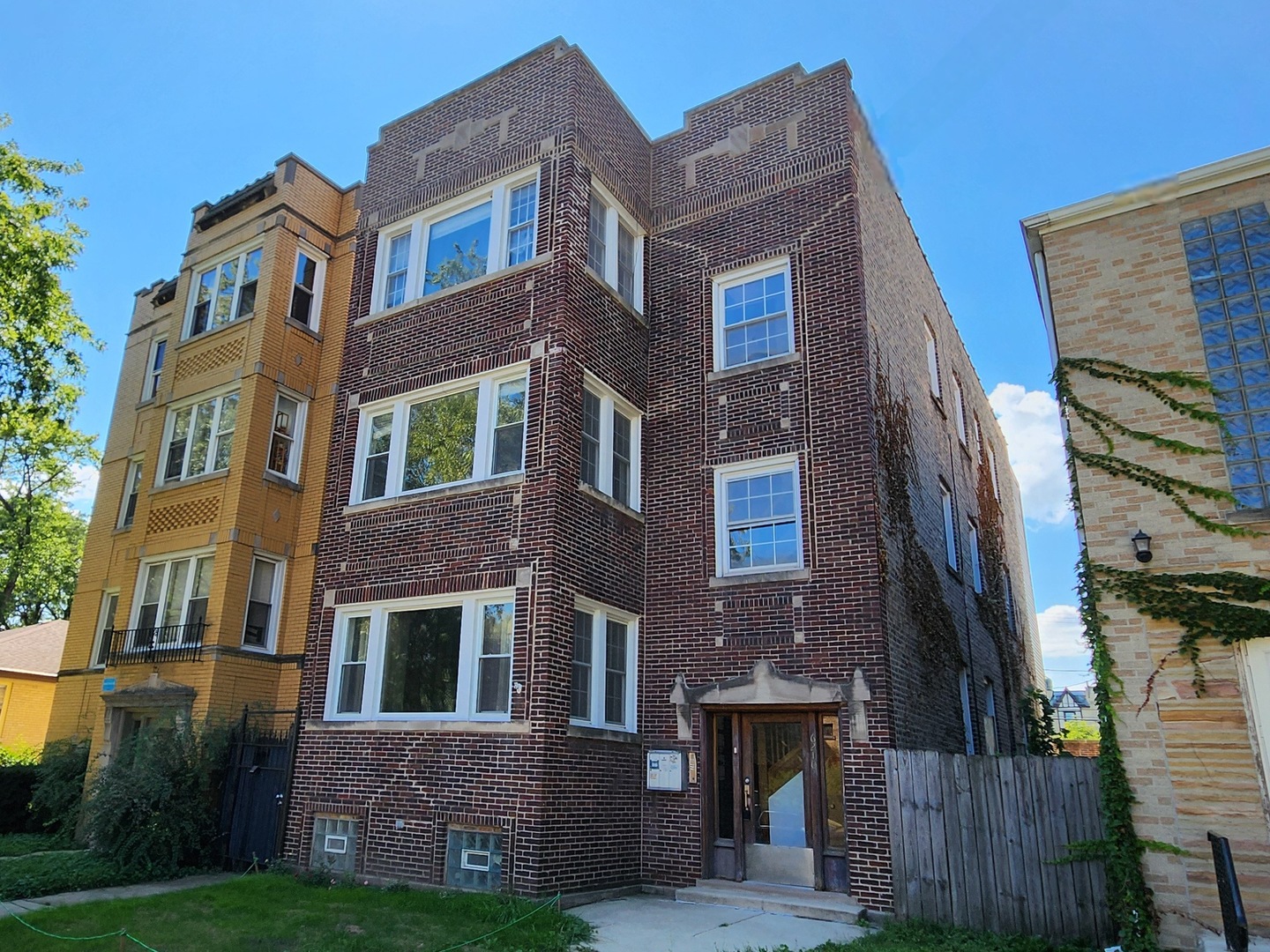 6210 N Francisco Avenue 2 Property Photo 1