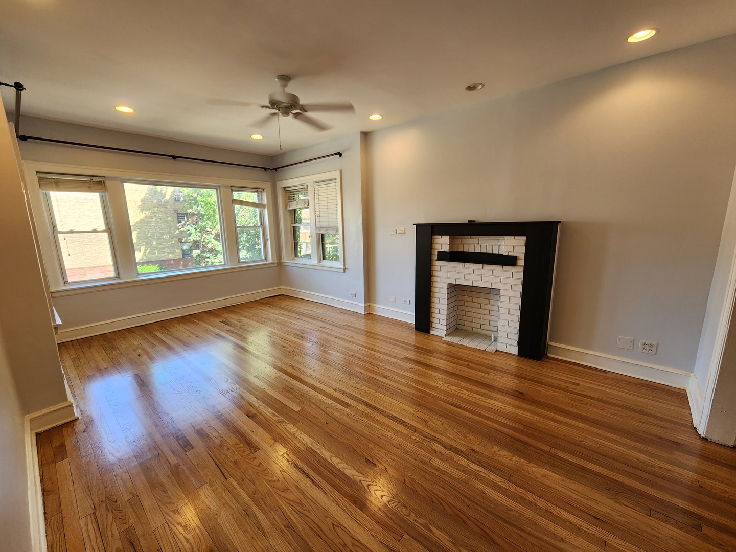 6210 N Francisco Avenue 2 Property Photo 3