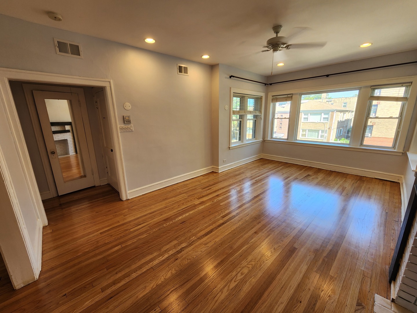 6210 N Francisco Avenue 2 Property Photo 4