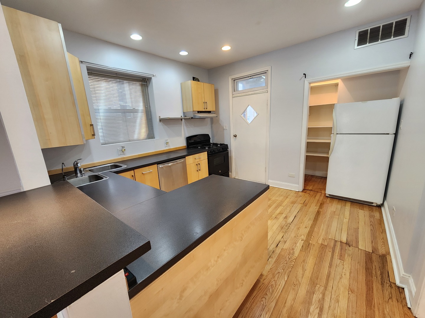 6210 N Francisco Avenue 2 Property Photo 10
