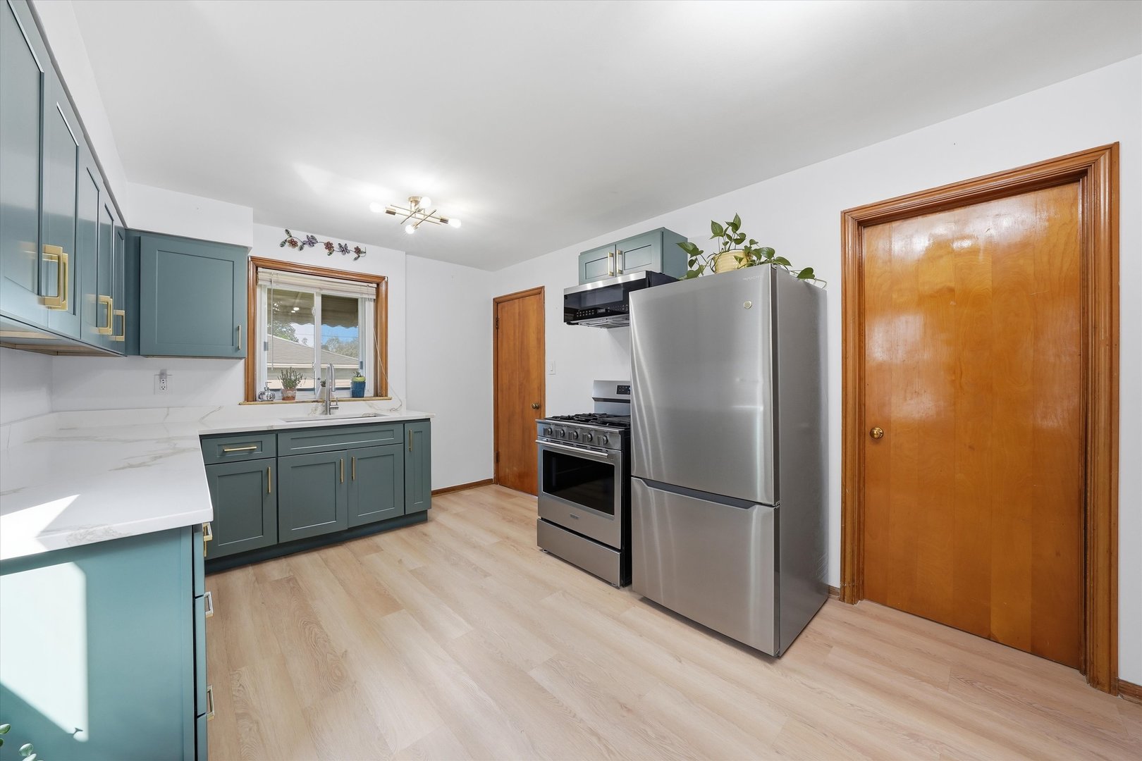 4946 S Kostner Avenue Property Photo 9