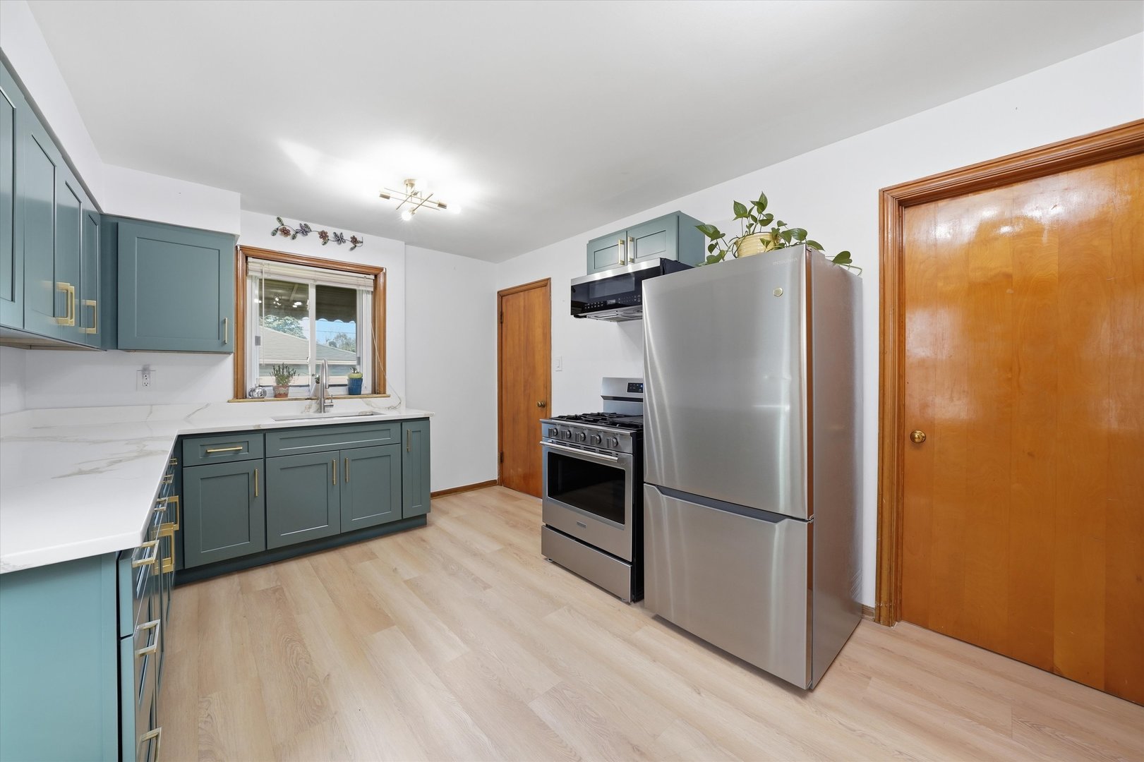 4946 S Kostner Avenue Property Photo 12