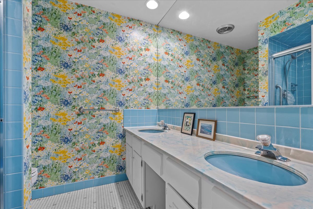 1350 N Western Avenue 205 Property Photo 11