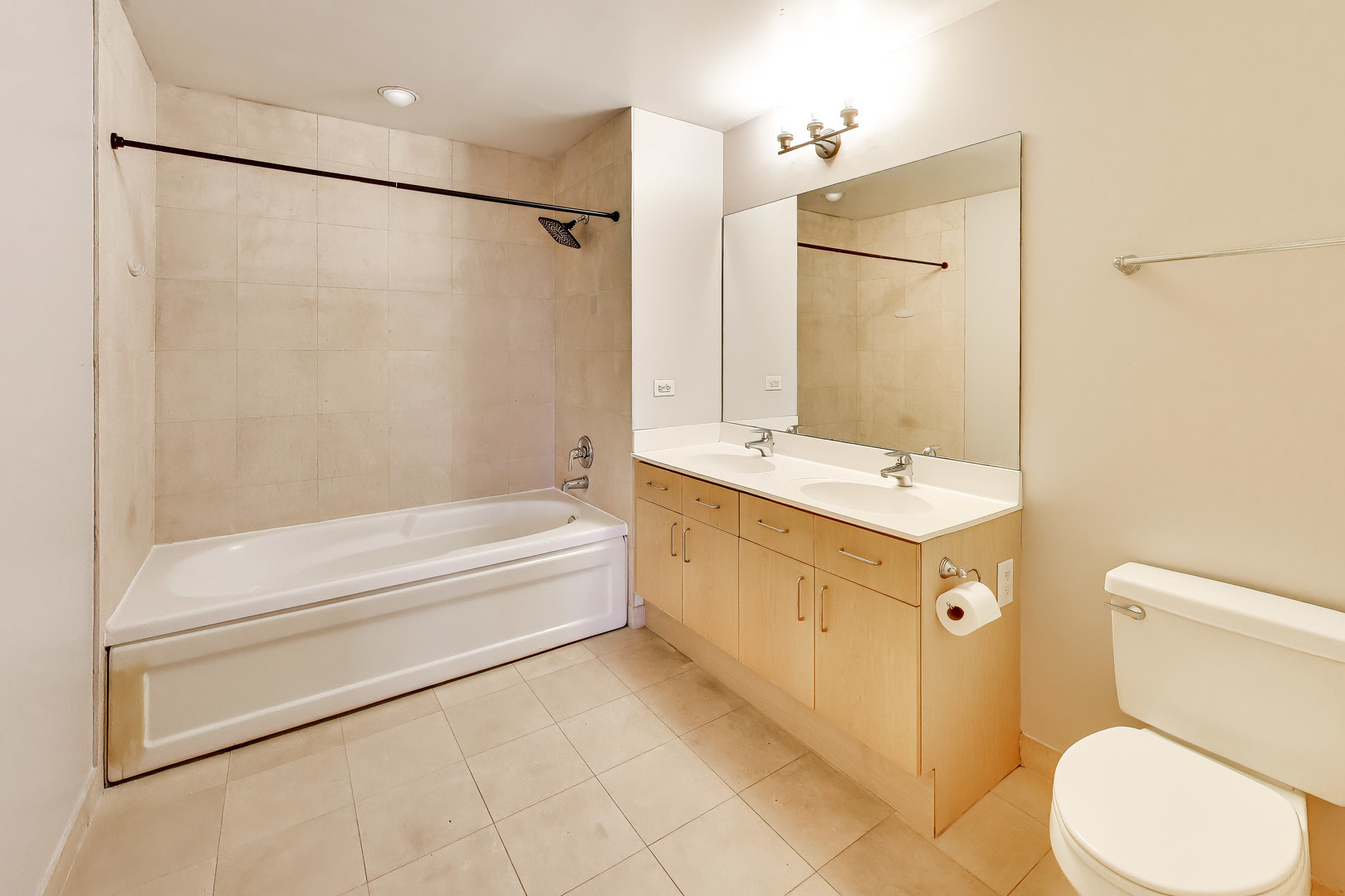 520 N Halsted Street 411 Property Photo 10