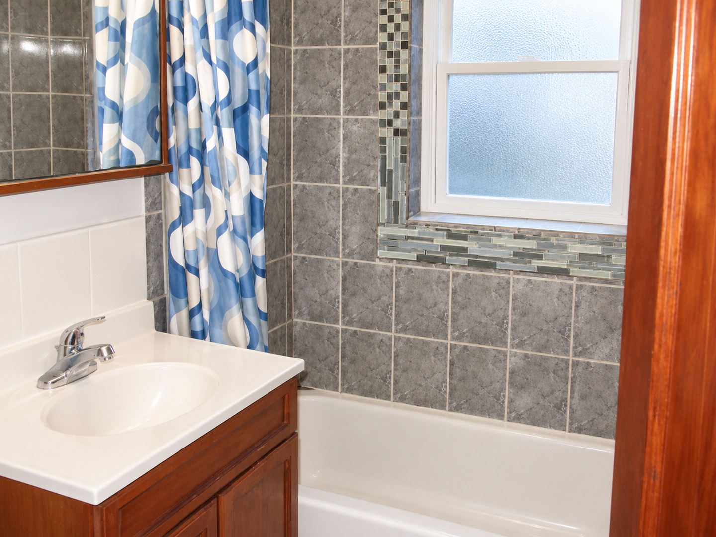 4141 W Barry Avenue Property Photo 6
