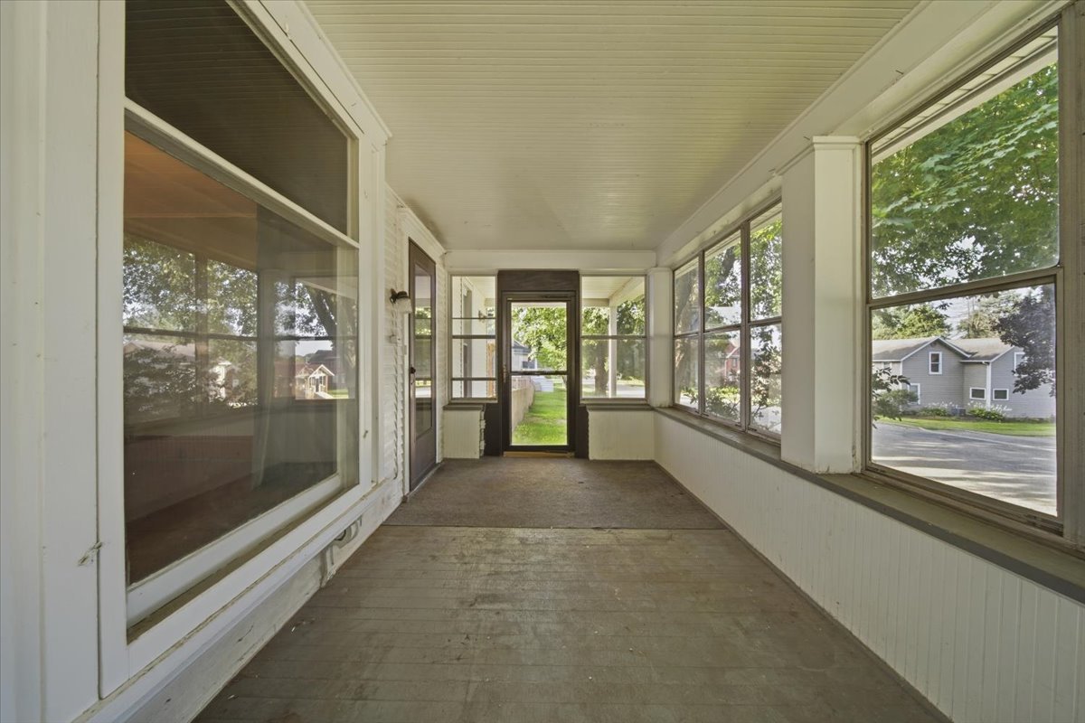 200 E North Street Property Photo 13