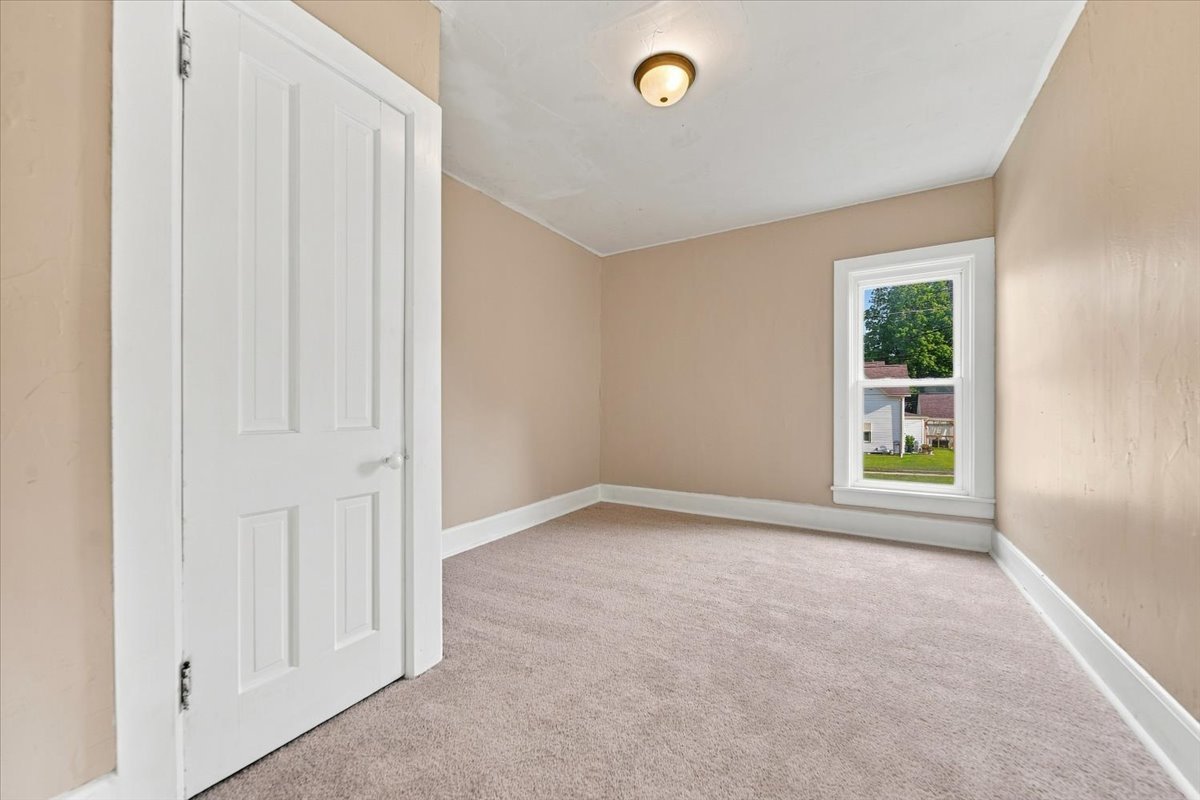 200 E North Street Property Photo 27