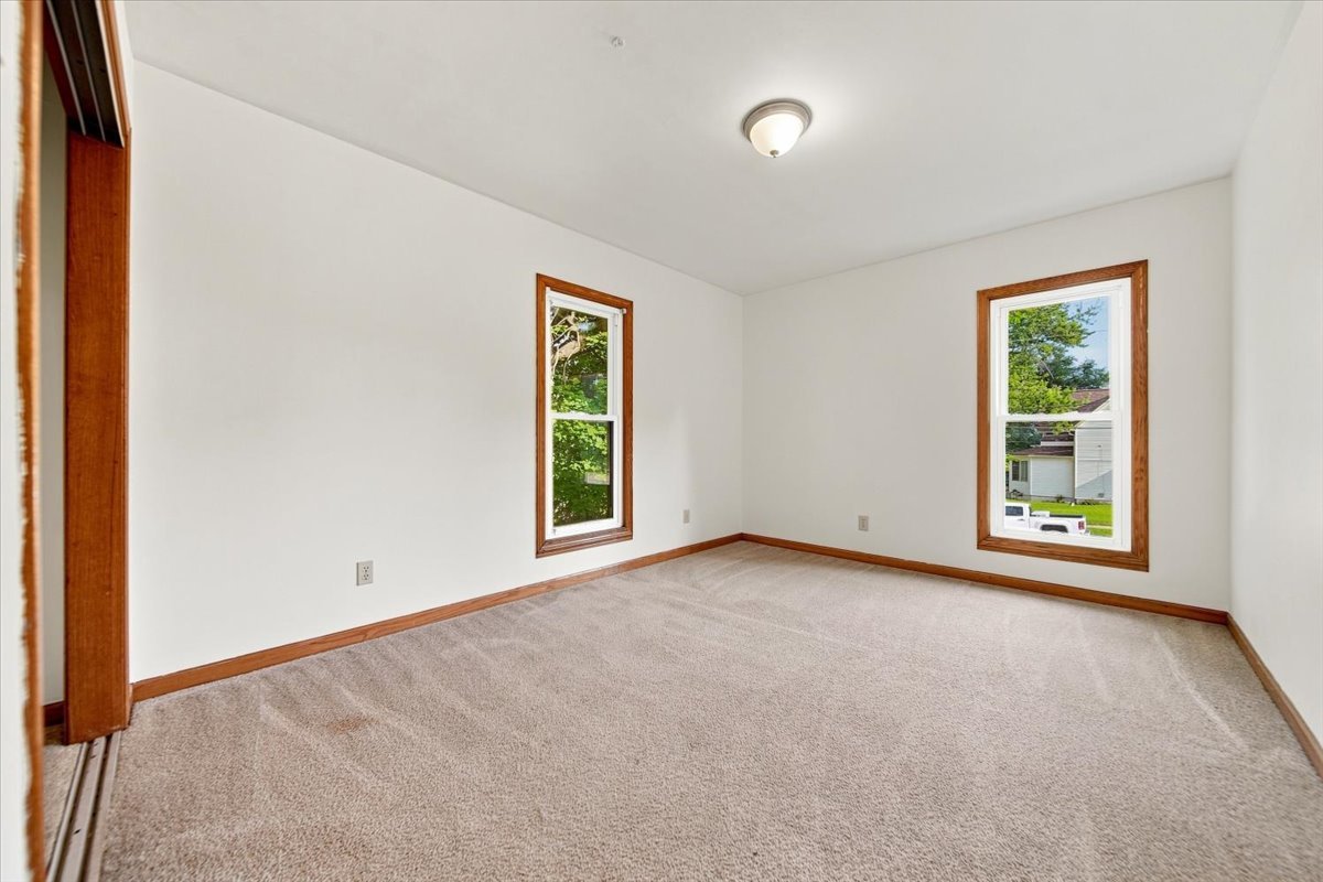 200 E North Street Property Photo 28