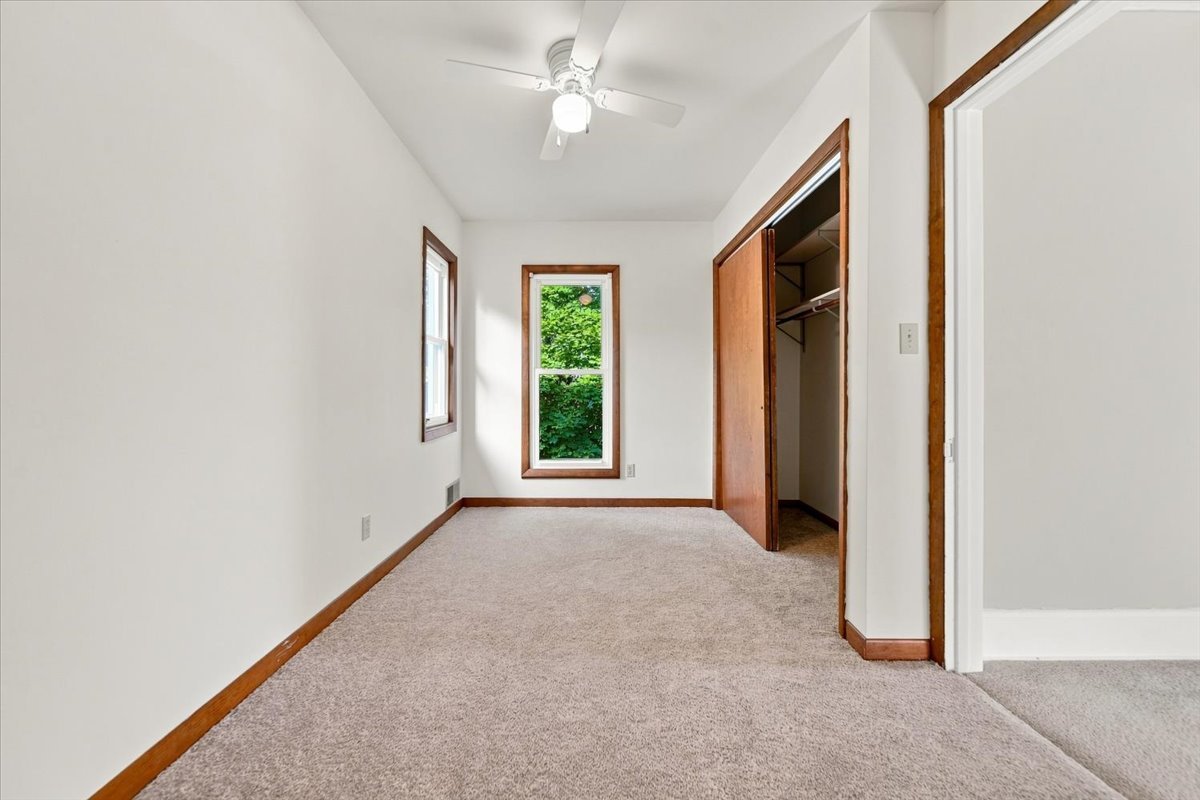 200 E North Street Property Photo 29