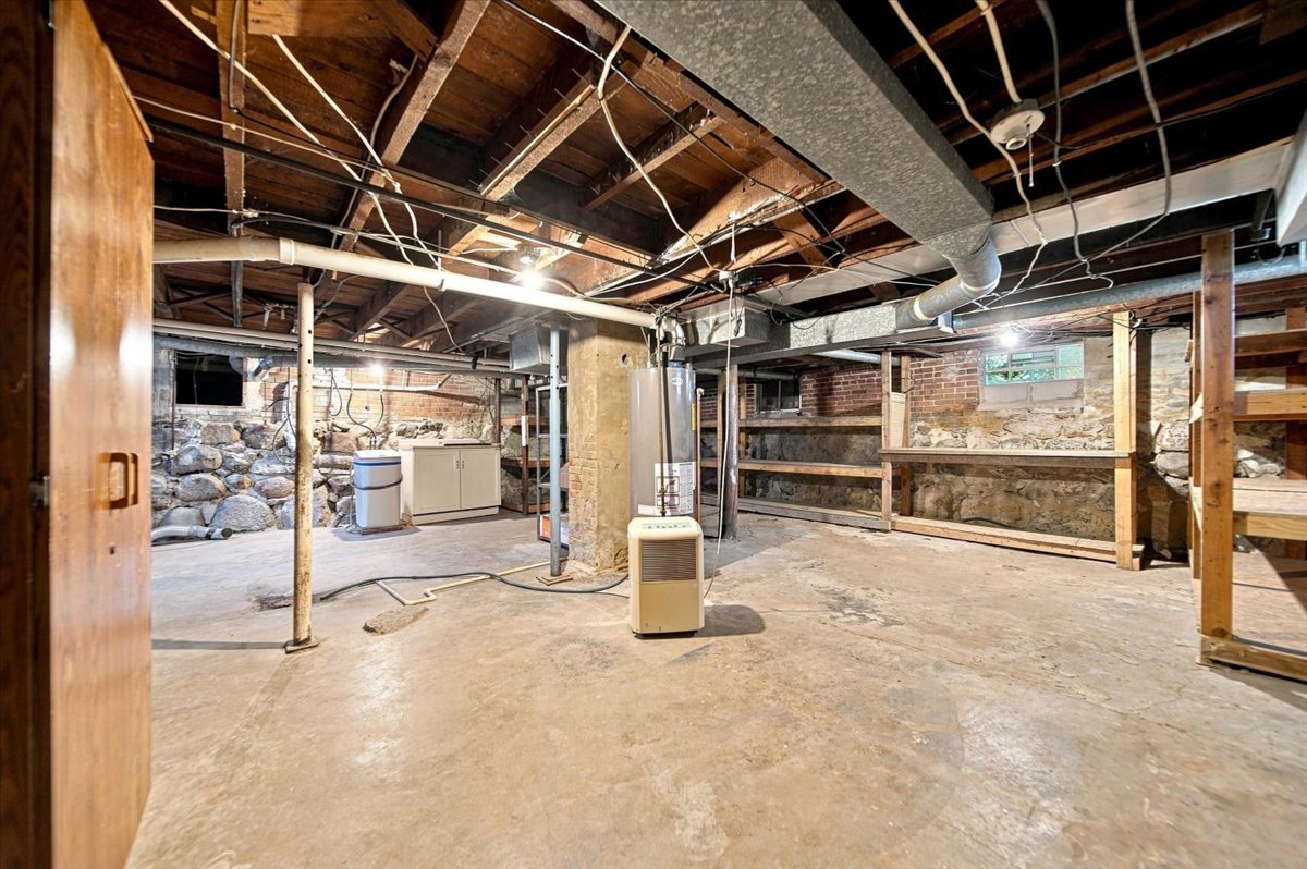 200 E North Street Property Photo 30