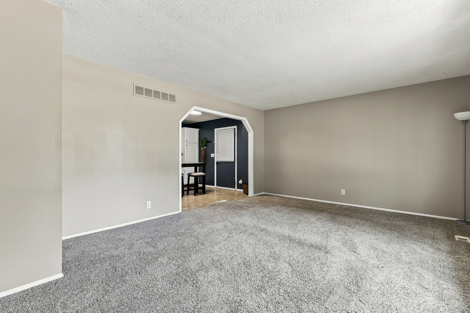 4085 Kings Court Property Photo 7