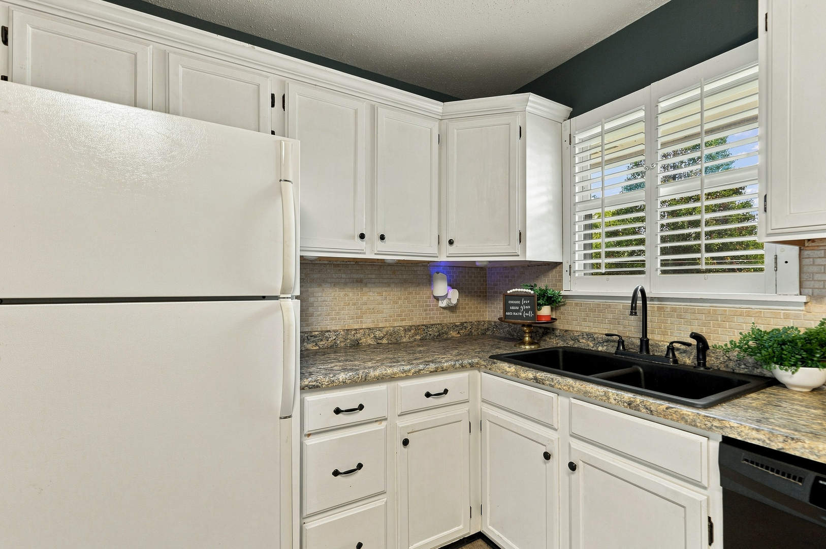 4085 Kings Court Property Photo 14