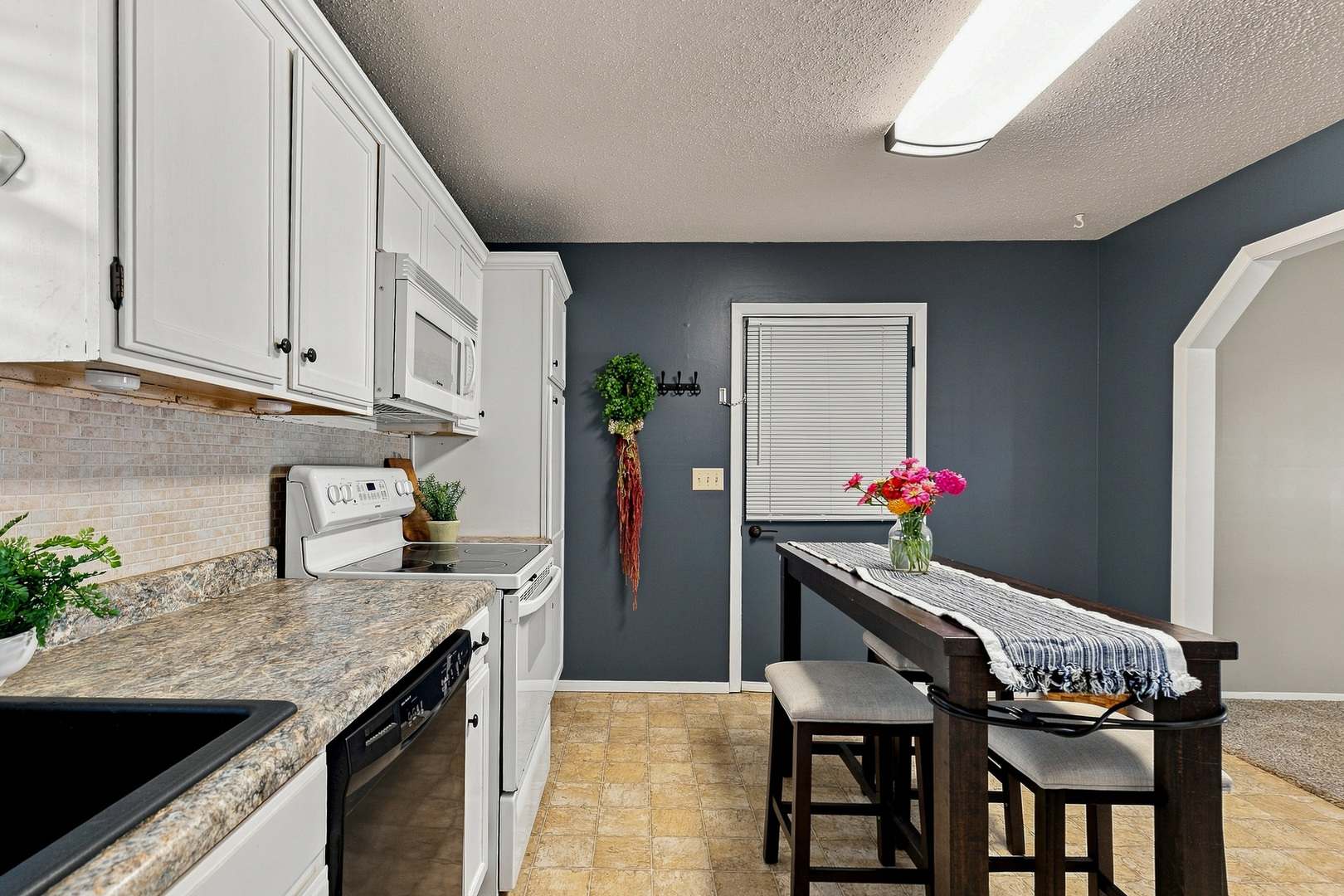 4085 Kings Court Property Photo 15
