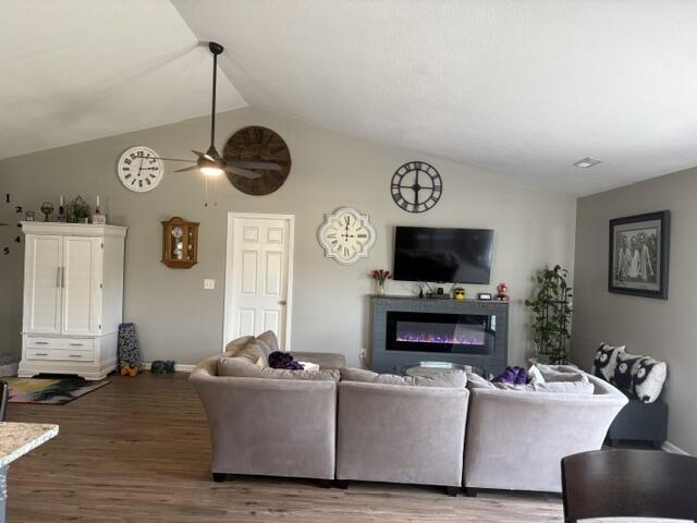 1721 W River Street Property Photo 7