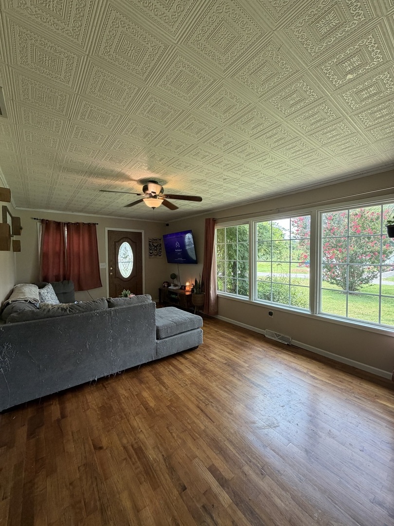 189 Blasdel Drive Property Photo 12