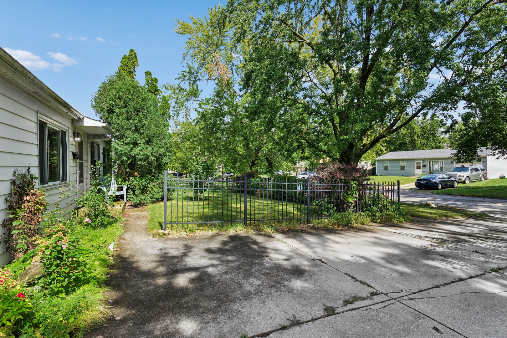 307 Edinburgh Drive Property Photo 4