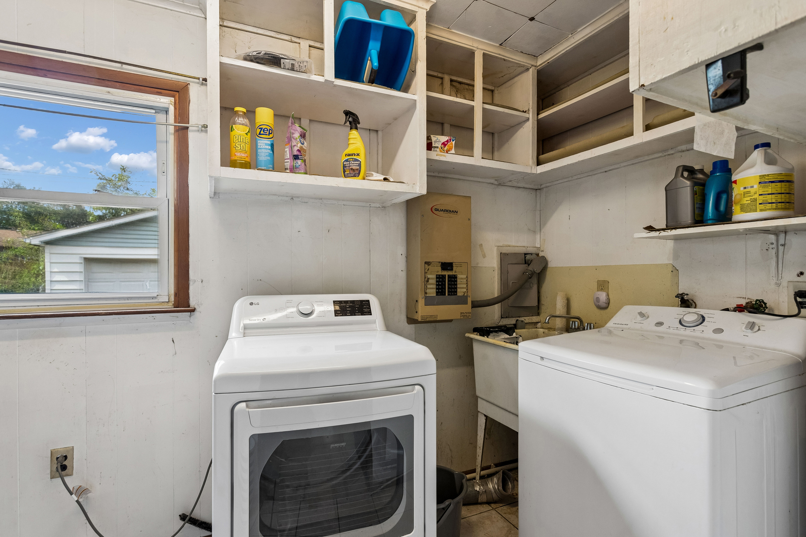 307 Edinburgh Drive Property Photo 7