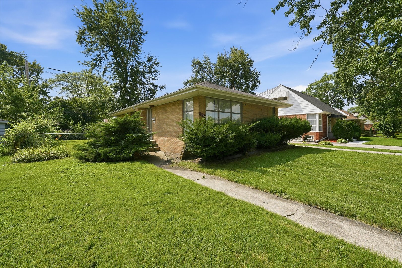 15577 Rose Drive Property Photo 2