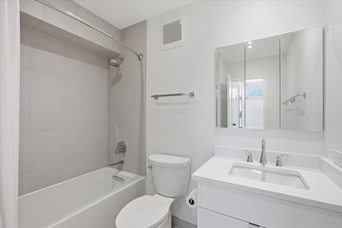 4170 N Marine Drive 3a Property Photo 10