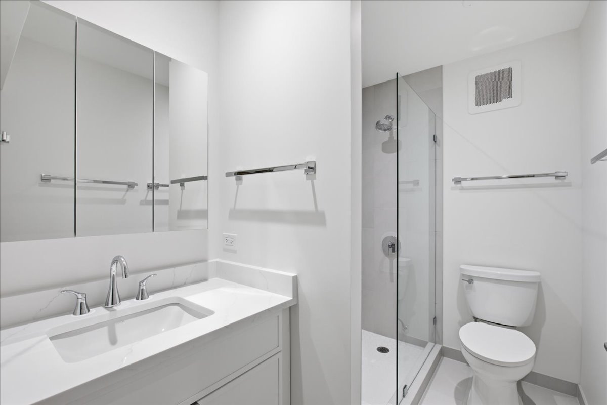 4170 N Marine Drive 3a Property Photo 13