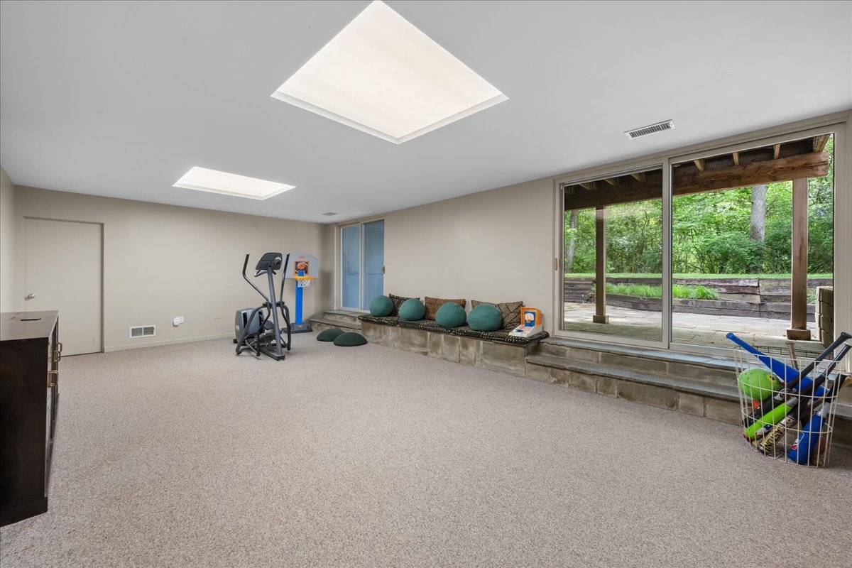 550 S Green Bay Road Property Photo 32