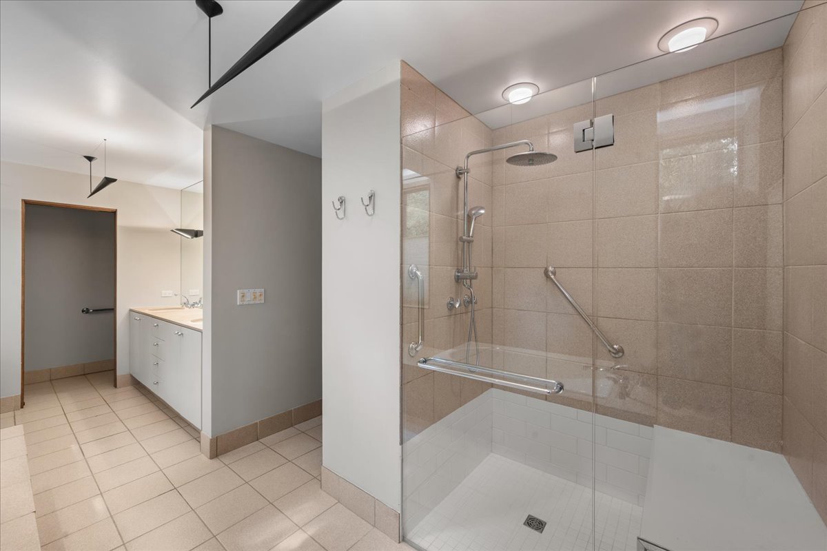 550 S Green Bay Road Property Photo 40