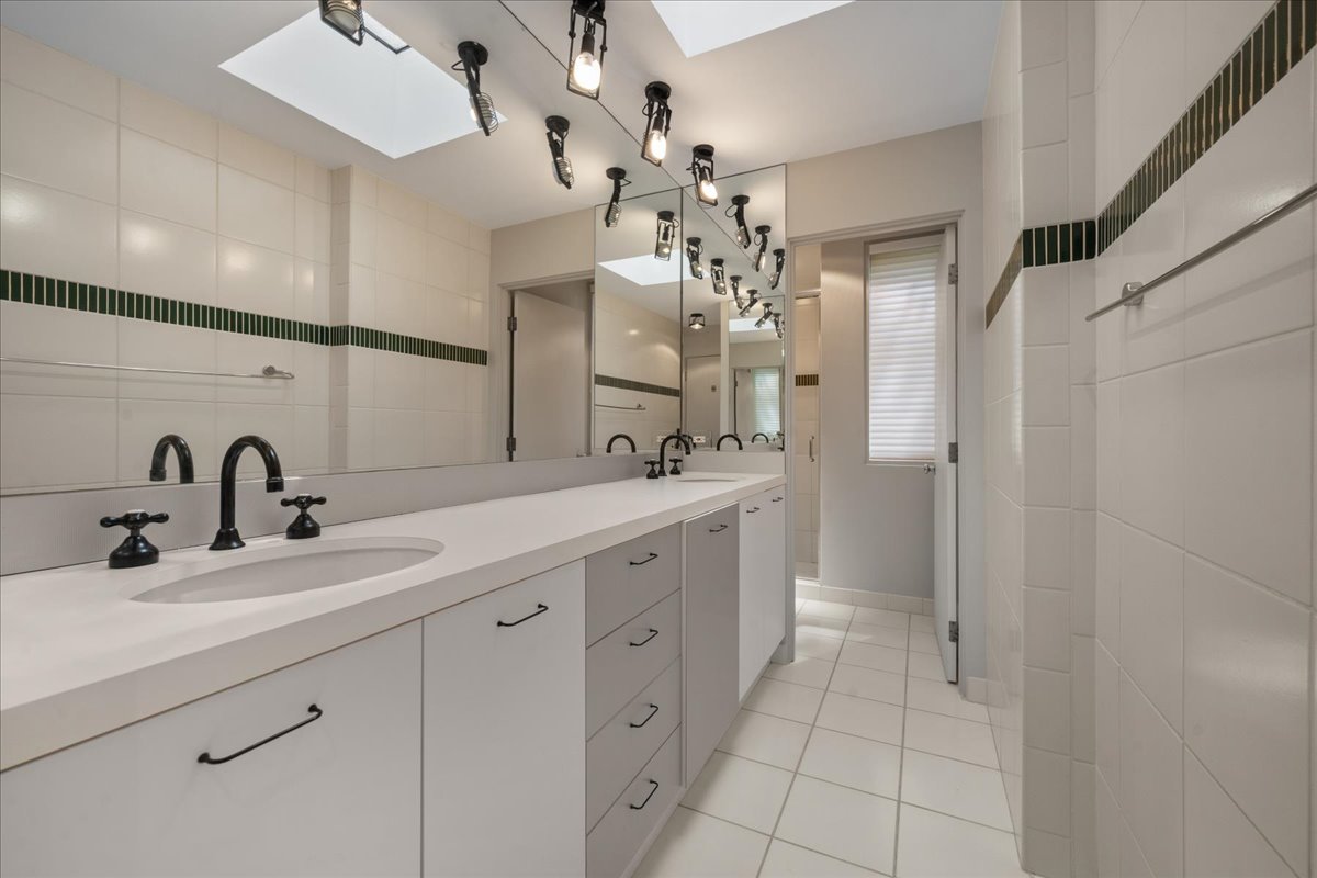550 S Green Bay Road Property Photo 43