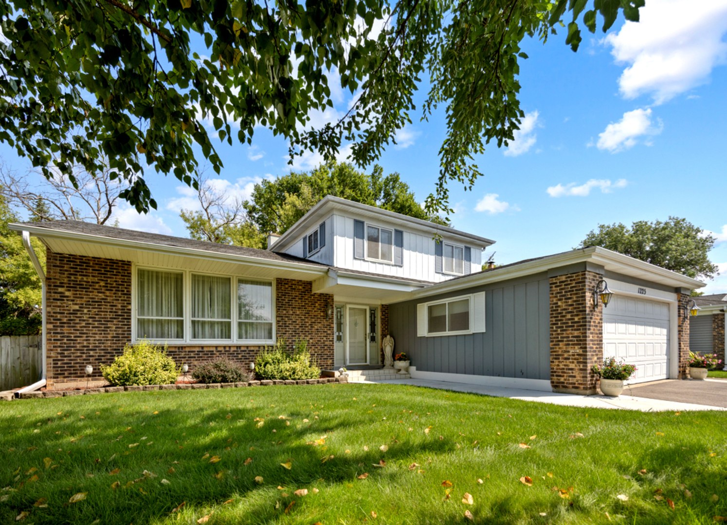 1225 N Basswood Lane Property Photo 1