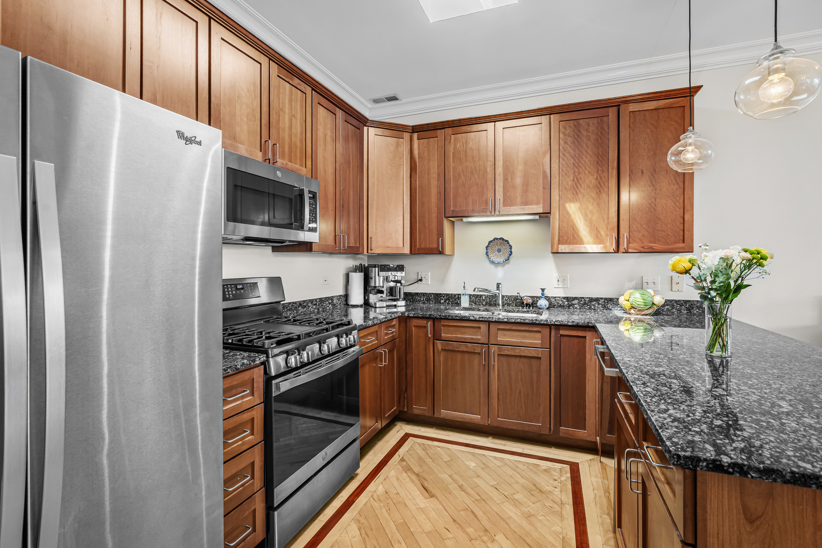 1109 W Belmont Avenue 4 Property Photo 11