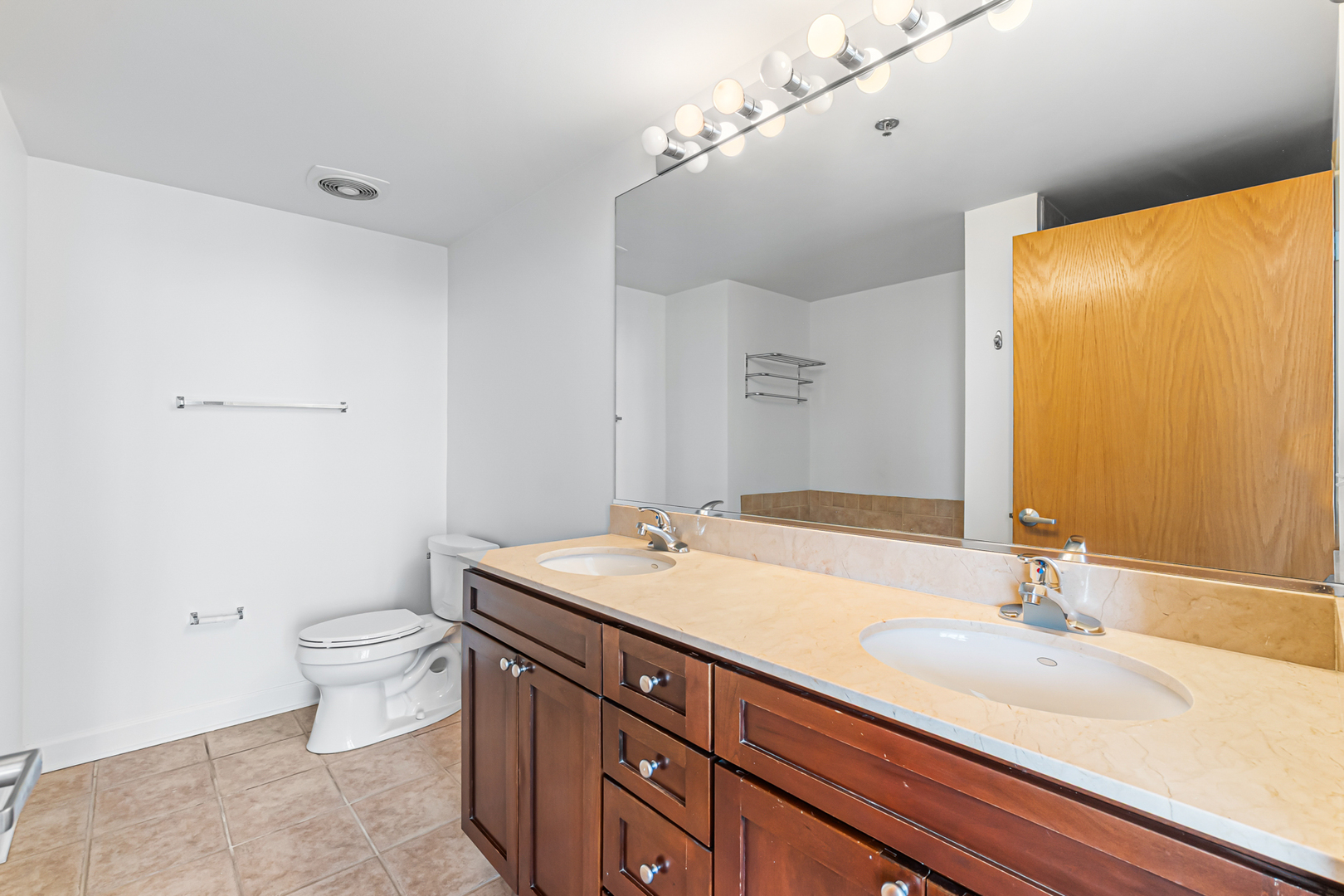 5 E 14th Place 1304 Property Photo 18