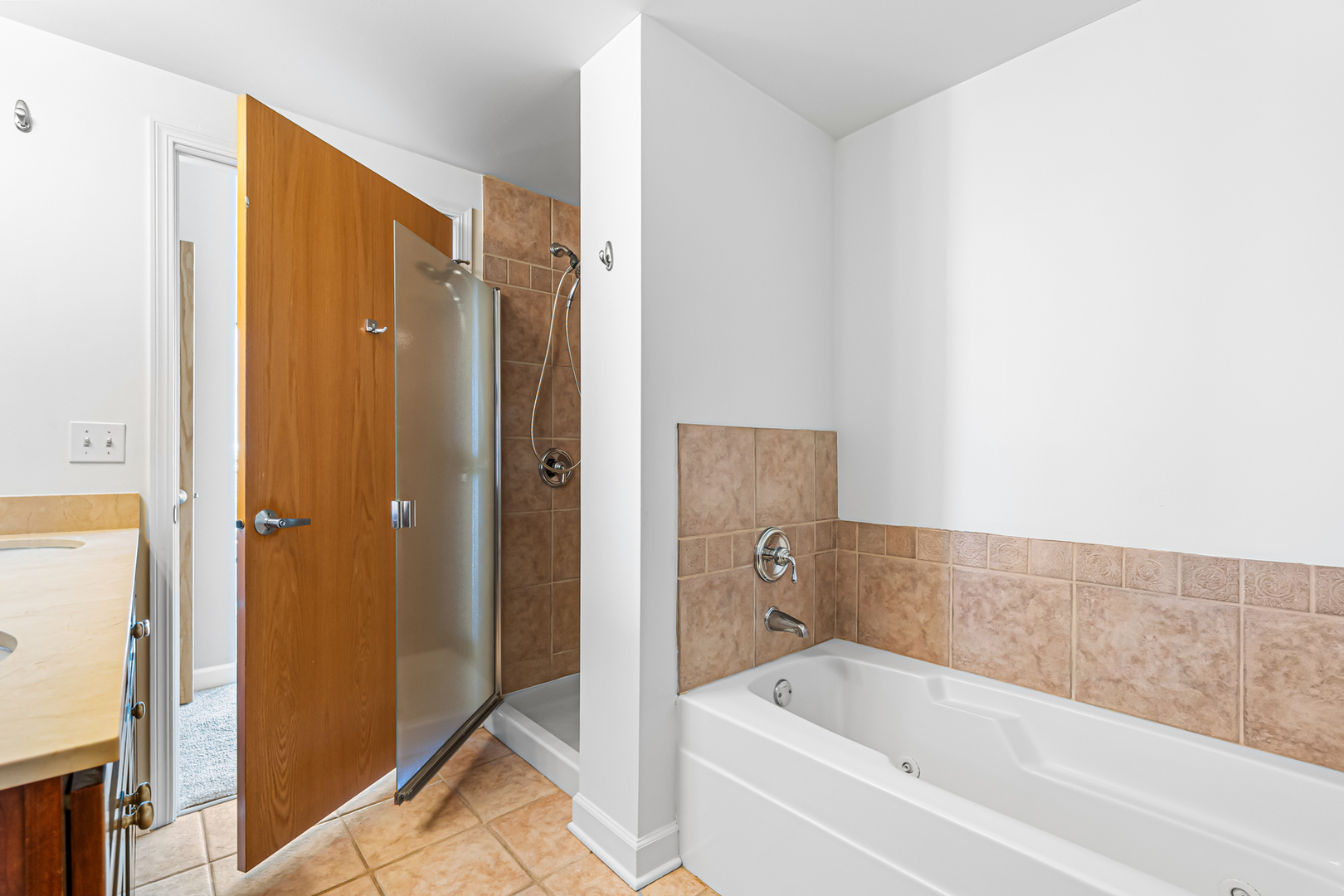 5 E 14th Place 1304 Property Photo 19
