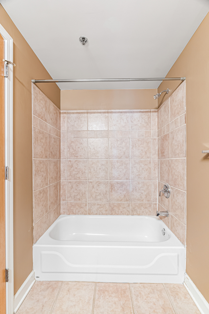 5 E 14th Place 1304 Property Photo 23