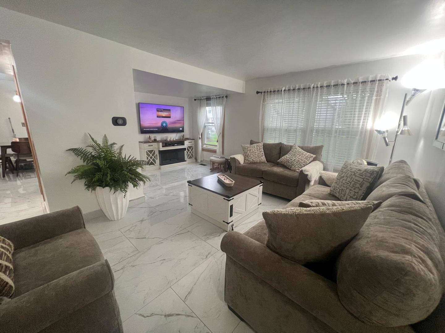 5329 W Woodland Drive C Property Photo 17