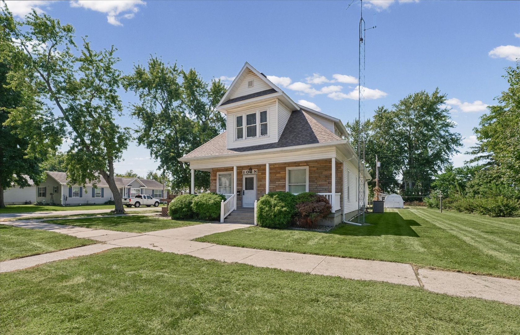 102 N Walnut Street Property Photo 1