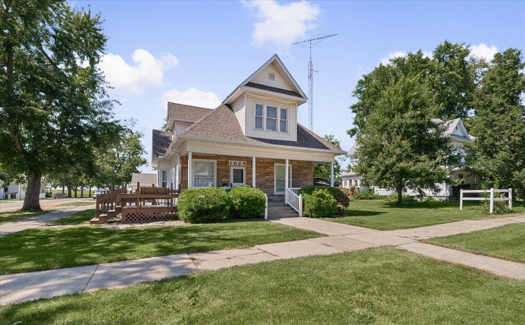 102 N Walnut Street Property Photo 3