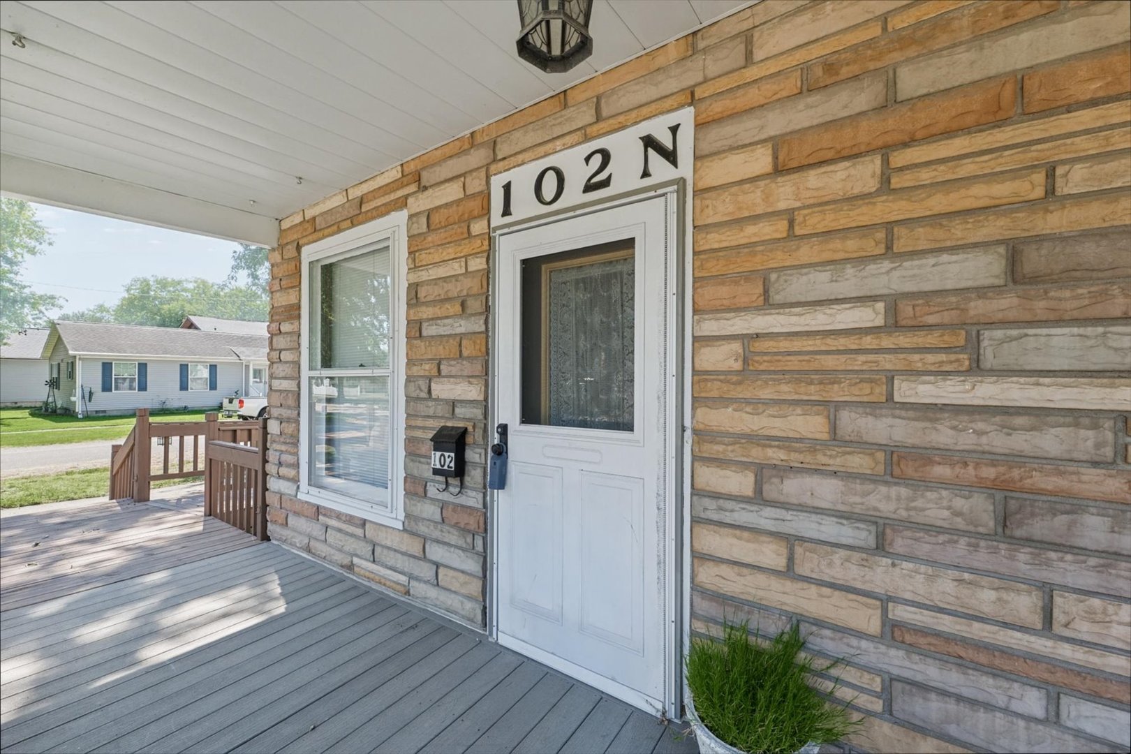 102 N Walnut Street Property Photo 4