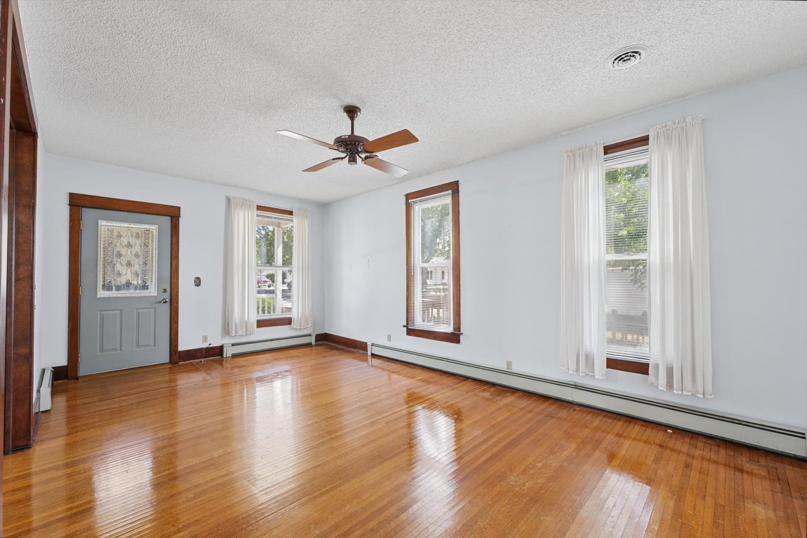 102 N Walnut Street Property Photo 8