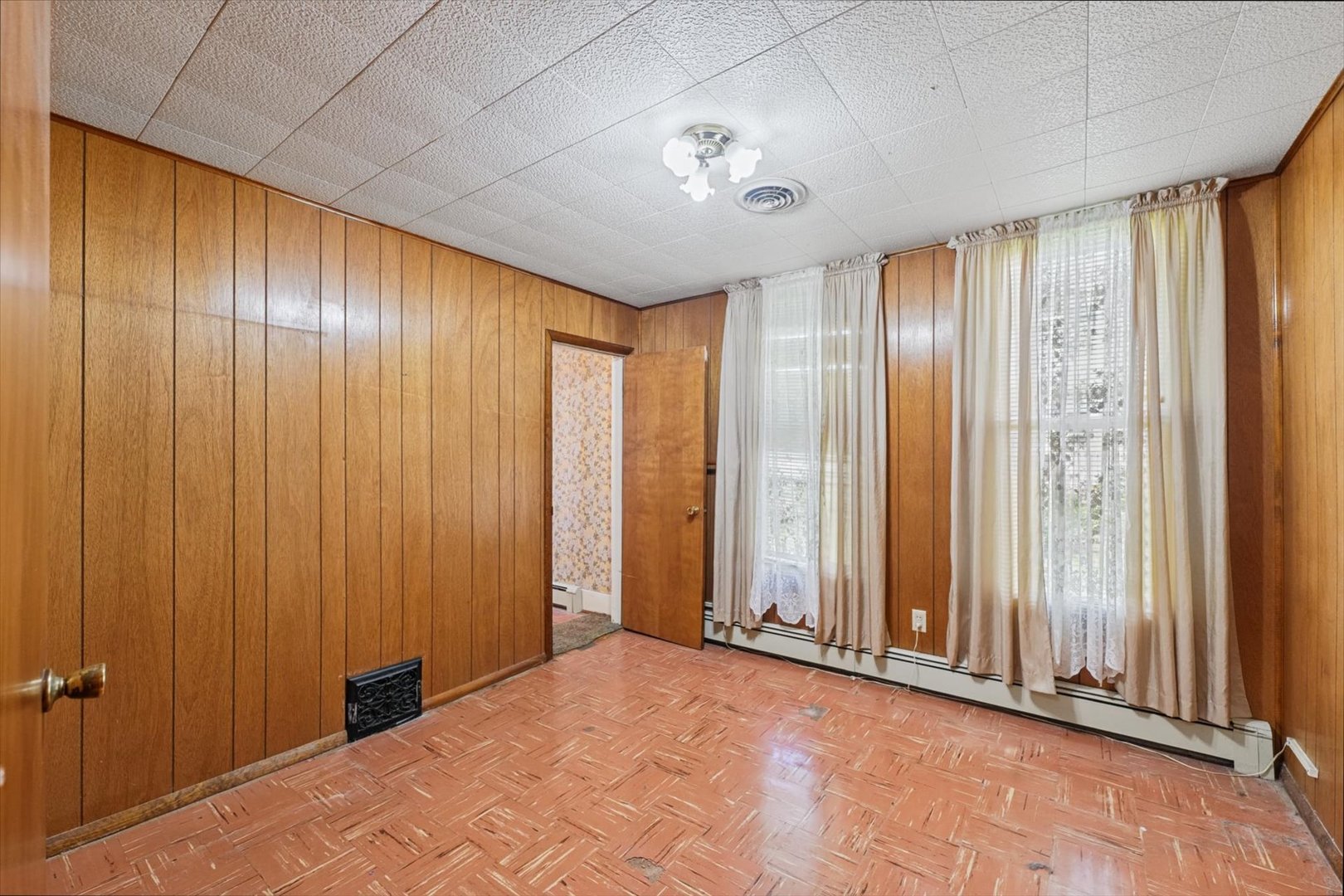 102 N Walnut Street Property Photo 23