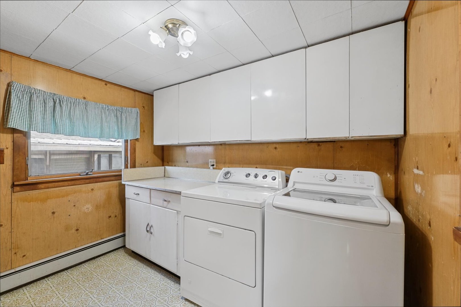 102 N Walnut Street Property Photo 27