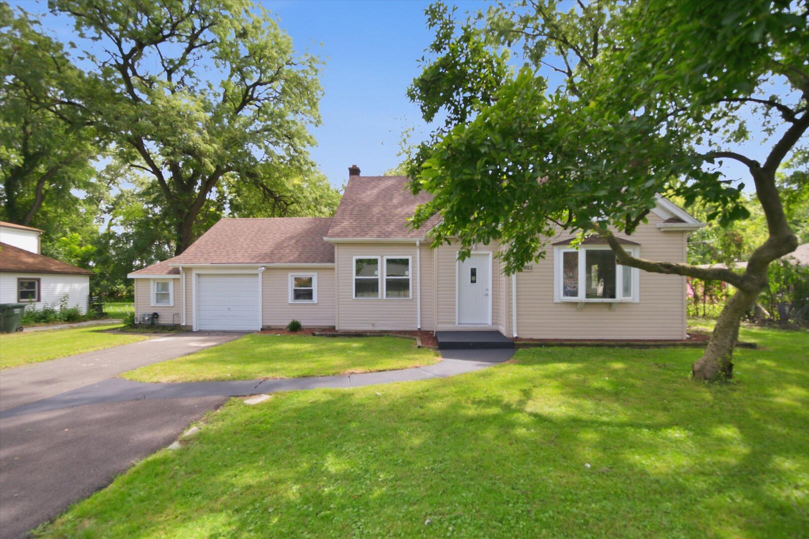15811 S Whipple Avenue Property Photo 2