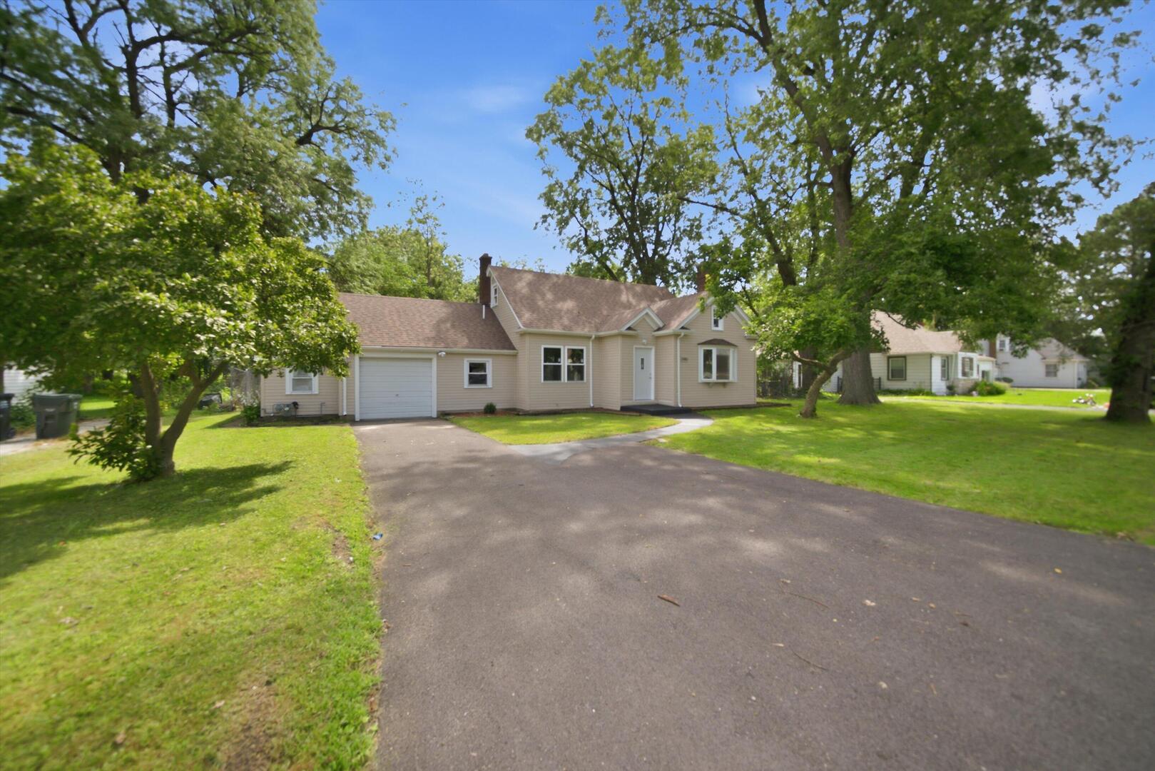 15811 S Whipple Avenue Property Photo 3